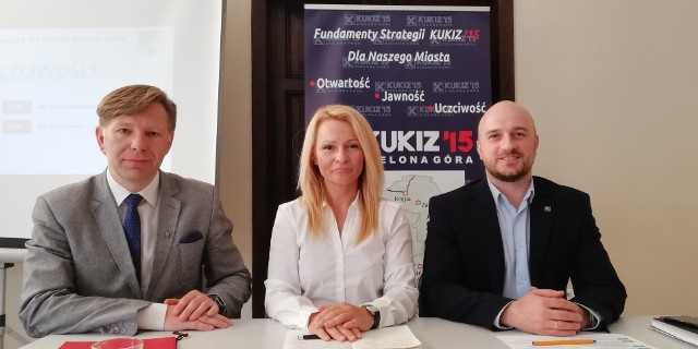 Od lewej przedstawiciele Kukiz'15: Sławomir Kowalski, Olimpia Tomczyk-Iwko i Paweł Maciejewski