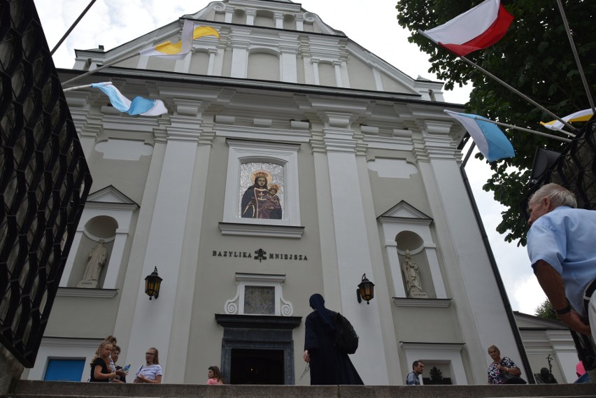 Tuchowskie sanktuarium i klasztor, w związku z zagrożeniem...