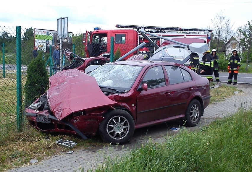 Wypadek w Biłgoraju: Skoda uderzyła w daewoo. Cztery osoby...