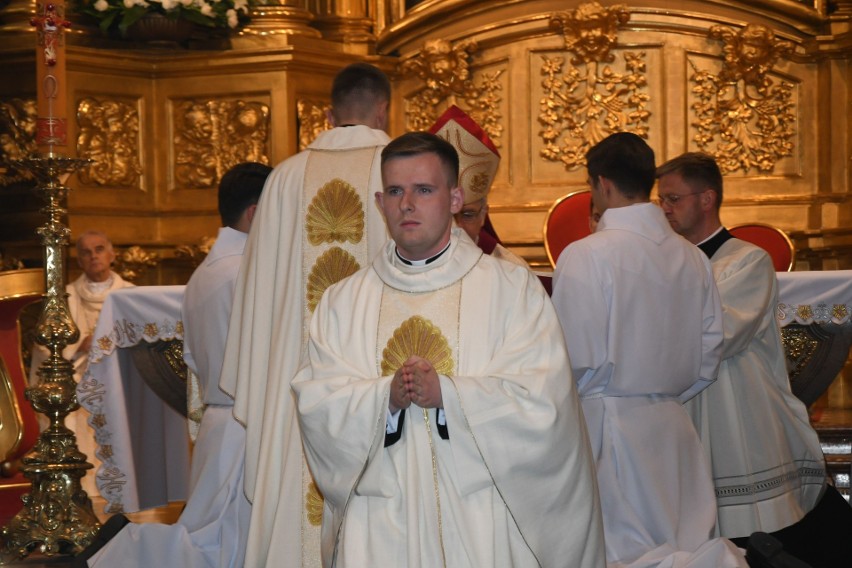 Albert Pianka z parafii błogosławionego księdza Józefa Pawłowskiego we Włoszczowie w katedrze w Kielcach został wyświęcony na kapłana