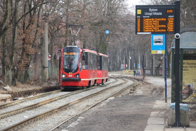 Torowisko tramwajowe w Bytomiu - mieszkańcy narzekają na jakość wykonania. Zobacz kolejne zdjęcia. Przesuwaj zdjęcia w prawo - naciśnij strzałkę lub przycisk NASTĘPNE