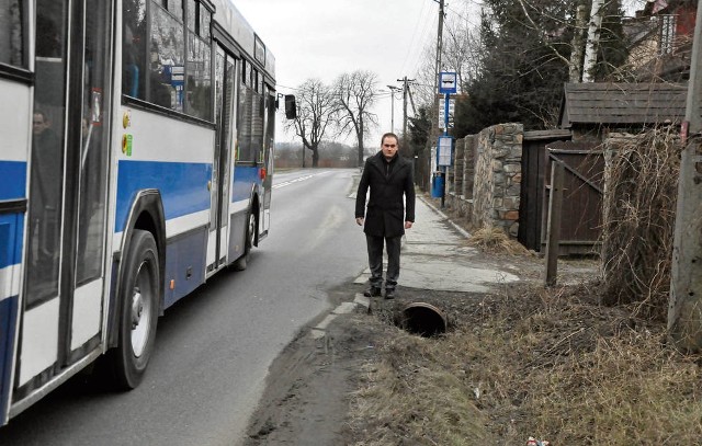 Chodnika brakuje m.in. przy ul. Ks. Józefa oraz...