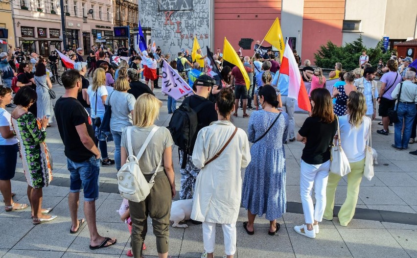 Protest w związku ze zmianami w ustawie medialnej w...