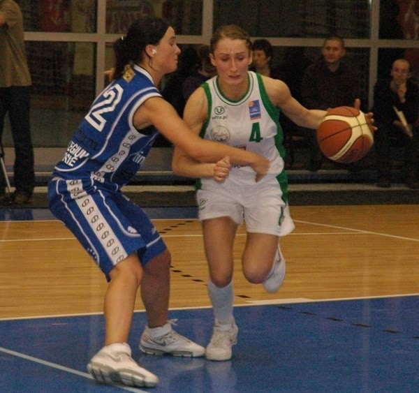 W akcji Magdalena Gawrońska (z piłką).