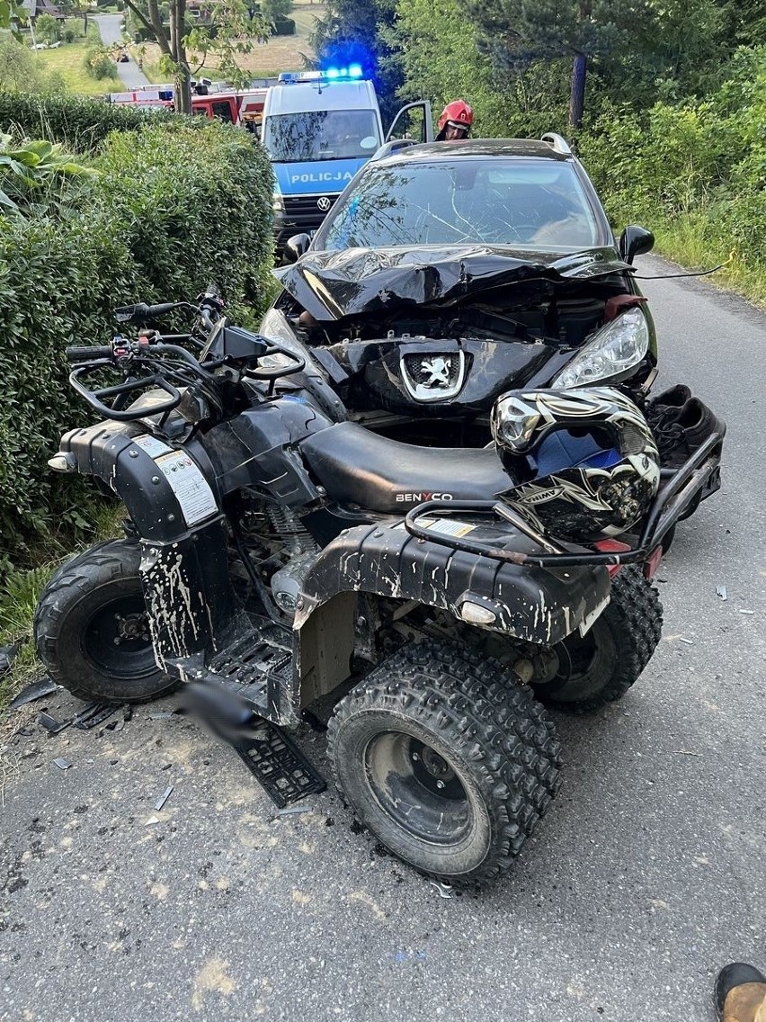 Zderzenie samochodu osobowego z quadem w Mszalnicy. Nastolatek trafił do szpitala 