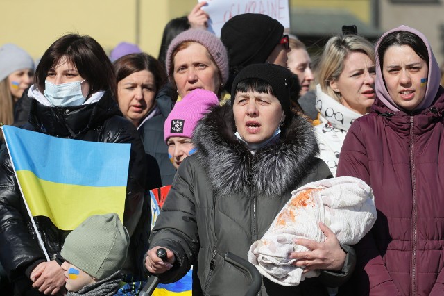 Po rosyjskiej napaści na Ukrainę, wiele Ukrainek z dziećmi musiało uciekać. Wiele z nich schronienie znalazło w Polsce. Tu często protestowały przeciwko rosyjskiej agresji na ich kraj.