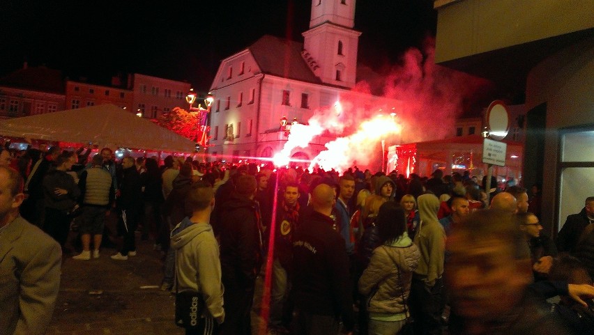 Kibice Piasta Gliwice świętują wicemistrzostwo Polski na...