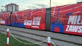 "Nowy" tramwaj wyjechał na ulice Częstochowy - barwy Rakowa na całej długości składu!