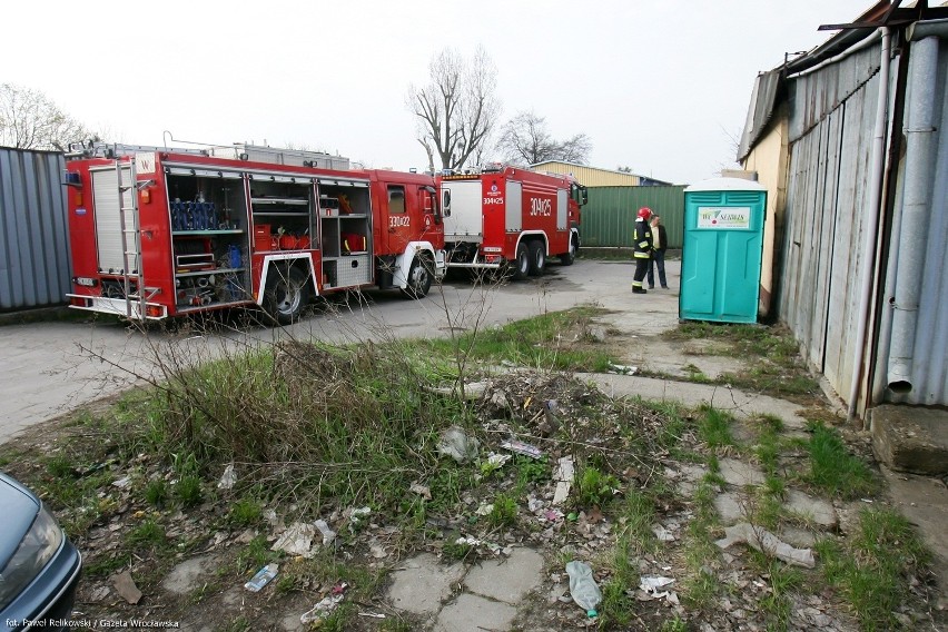 Wrocław: Pożar przy Karmelkowej. Płonął magazyn meblowy (ZDJĘCIA)