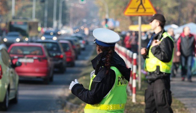 1 listopada na lubuskich drogach i cmentarzach.