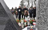 Obchody 39. rocznicy śmierci Piotra Bartoszcze. Delegacje złożyły kwiaty na grobie działacza rolniczej "Solidarności". Zdjęcia 