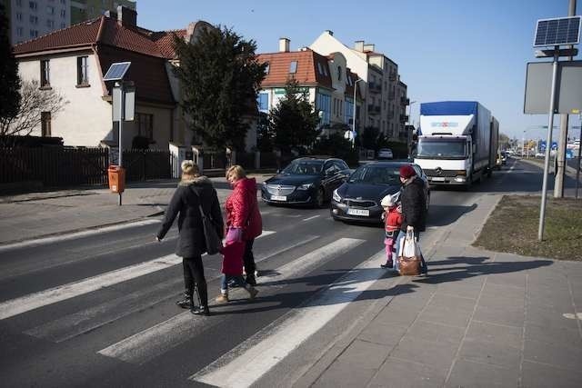 Przejście dla pieszych na skrzyżowaniu ulic Grudziądzkiej z Leona JeśmanowiczaPrzejście dla pieszych na skrzyżowaniu ulic Grudziądzkiej z Leona Jeśmanowicza