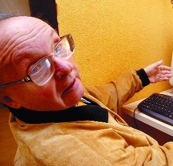 Zdzisław Stankiewicz późno zdecydował się kupić komputer. Teraz uważa, że życie z tym sprzętem jest prostsze, zwłaszcza gdy jest się twórczym człowiekiem.