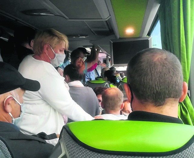 W zatłoczonym autobusie o reżimie sanitarnym nie ma mowy