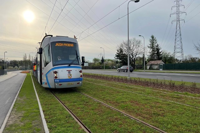 Tramwaj na Popowice to jedna z największych inwestycji komunikacyjnych Wrocławia. Po jej ukończeniu pasażerowie będą mogli korzystać z linii 18 (zastąpi linię 32 z Gaju) oraz 19 (zastąpi autobus C z placu Grunwaldzkiego).
