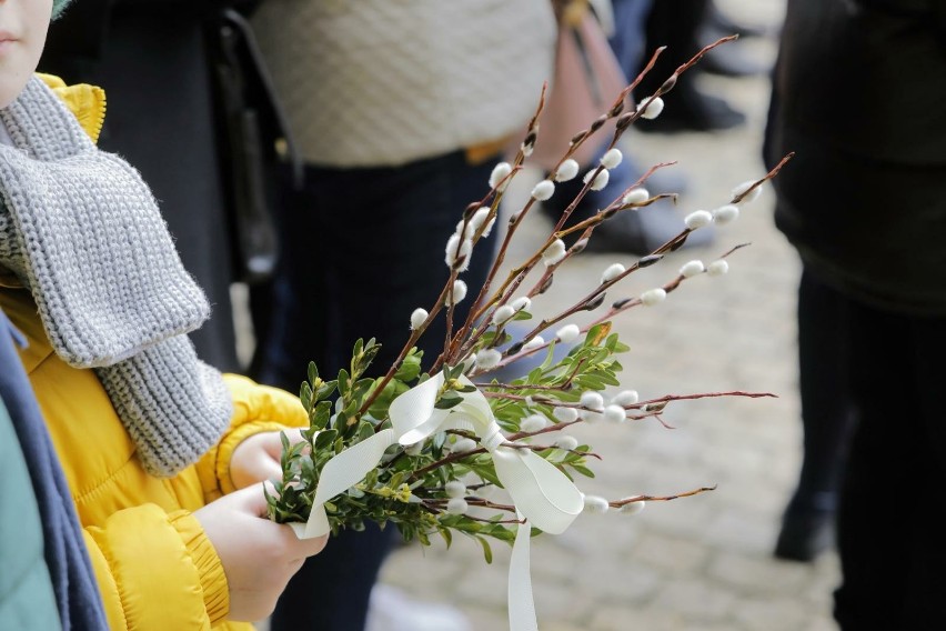 Poza religijną symboliką w tradycji ludowej znaleziono wiele...