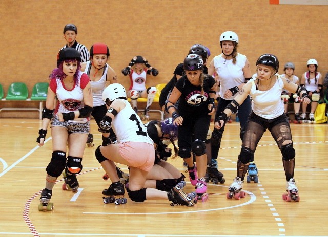 Mieszkańcy Świecia w sobotę mieli okazję poznać dyscyplinę roller derby (drużynowa jazda na wrotkach). W pokazowym meczu 3City Piranhas przegrały z "Reszta Polski" 157:268.