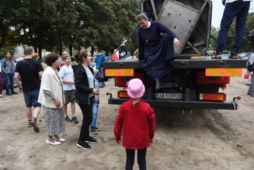 Figurę z Krakowa transportowała 10. Brygada Logistyczną z...