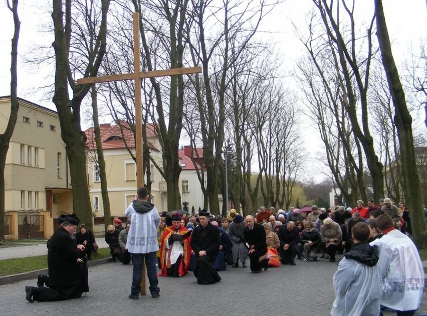 Inowrocław. Droga Krzyżowa ulicami osiedla Nowego 