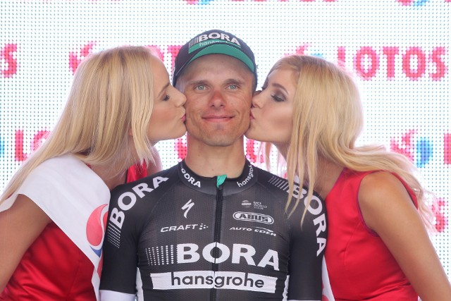 V etap Tour de Pologne z Nagawczyny do Rzeszowa dostarczył wielu emocji. Jako pierwszy finiszował Danny Van Poppel z grupy Sky.Zobacz także: Danny van Poppel najszybszy w Rzeszowie [RELACJA]