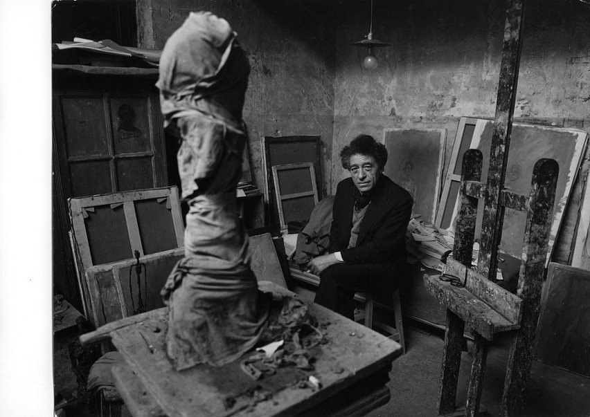 Na początku XXI wieku rzeźby Alberto Giacomettiego...