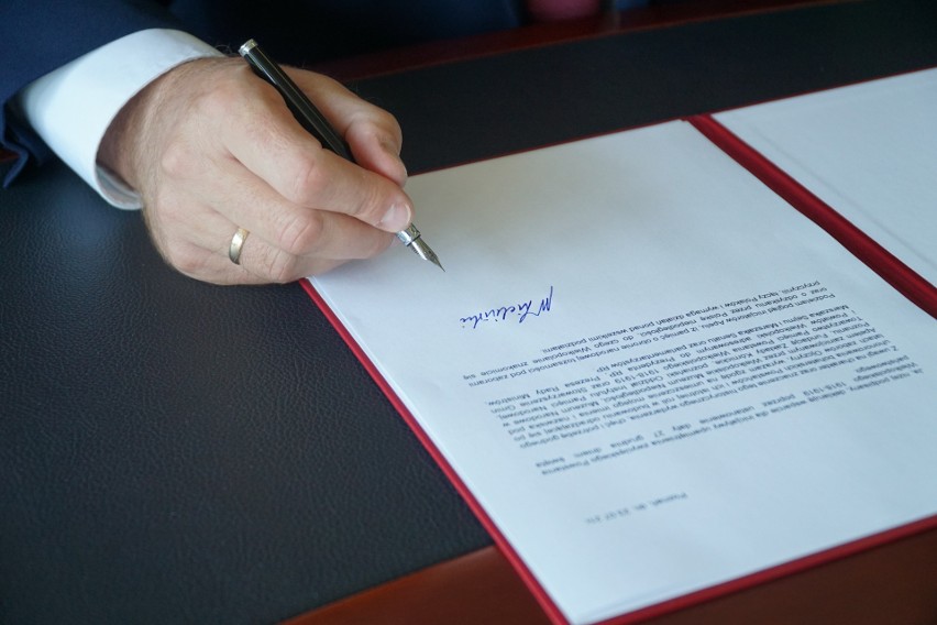 Czy 27 grudnia powinien być świętem narodowym? Wojewoda Zieliński podpisał deklarację wsparcia w tej sprawie