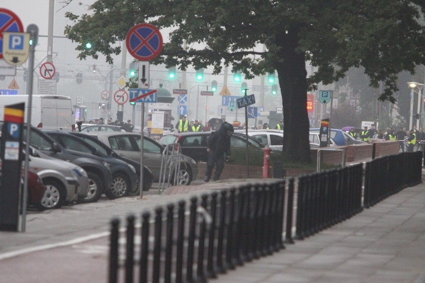 Alarm bombowy w Urzędzie Marszałkowskim [ZDJĘCIA+FILM]