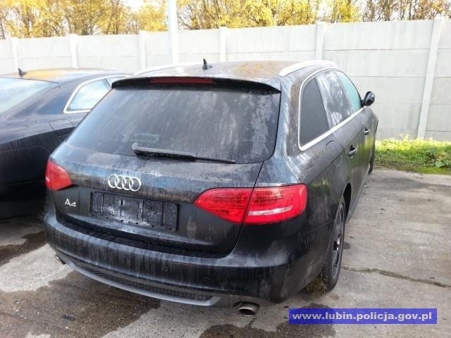 Policjanci szukali mebli, a znaleźli skradzione... audi (ZDJĘCIA)