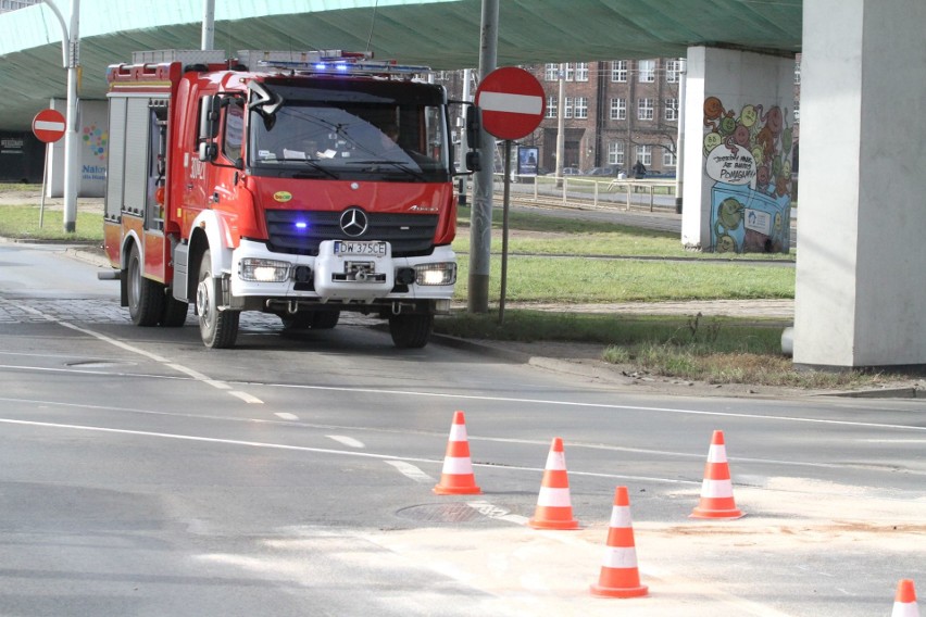 Wypadek na pl. Społecznym. Skoda uderzyła w audi [ZDJĘCIA]