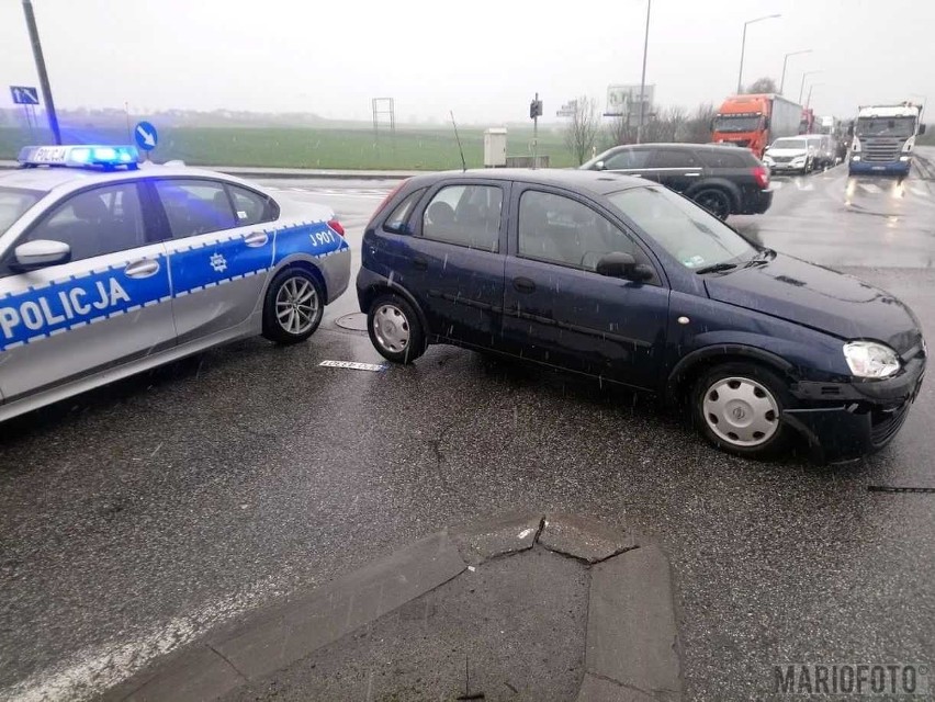 Wypadek karetki w Opolu.