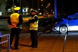 Wypadek na ul. Kwidzyńskiej we Wrocławiu. Samochód zderzył się z tramwajem! [ZDJĘCIA]