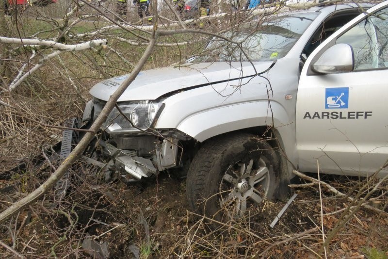 Pisz: Wypadek na drodze krajowej nr 63. Kobieta z niewiadomych przyczyn zjechała do rowu 