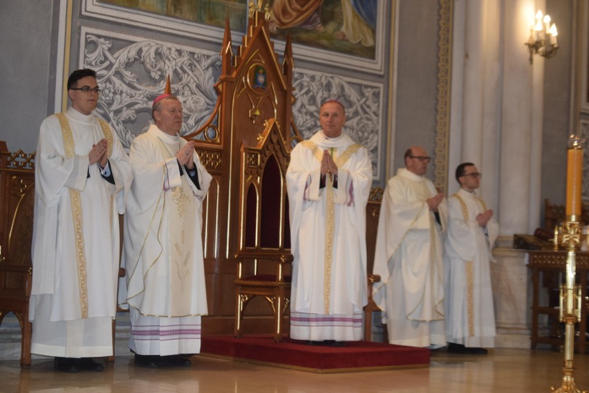 Msza święta Krzyżma w radomskiej katedrze. Zobaczcie zdjęcia...