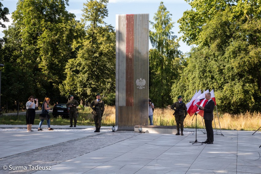 Stargard. W 76. rocznicę wybuchu powstania warszawskiego mieszkańcy spotkali się pod pomnikiem patriotycznym