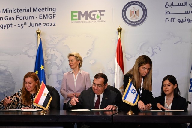 Przewodnicząca Komisji Europejskiej podpisała umowę z Izraelem i Egiptem o dostawie gazu do Unii Europejskiej. Jest to krok w kierunku uniezależnienia się UE od rosyjskiego surowca.