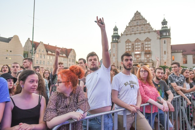 W piątek rozpoczęła się impreza 100 lat razem, zorganizowana na 100-lecie Uniwersytetu Poznańskiego. Pierwszego dnia 2-dniowego festiwalu zagrał m.in. zespół Lady Pank.Kolejne zdjęcie --->