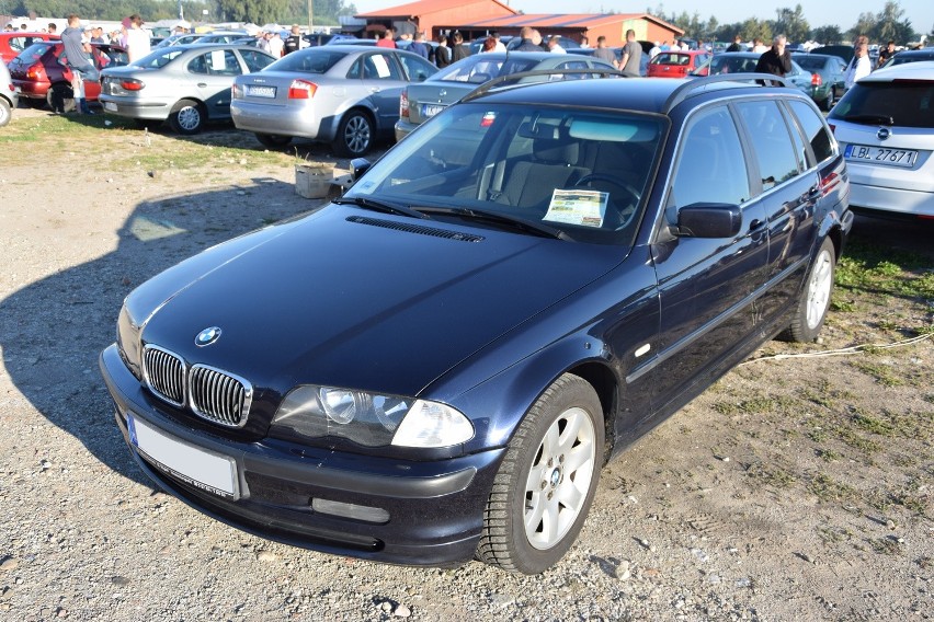 4. BMW 320. Silnik 2,0 benzyna, rok produkcji 2000, cena...