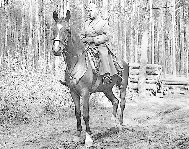 Major Nawrat, już jako dowódca III batalionu 63. Pułku Piechoty, wiosną 1939 roku podczas przejażdżki konnej po podtoruńskich lasach