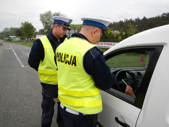 Spotkanie z policjantami na drodze zawsze niesie ryzyko mandatu, a przynajmniej pouczenia. Od 1 stycznia ryzyko otrzymania naprawdę wysokiego mandatu zdecydowanie rośnie. Nie warto narażać się na sankcje - noga z gazu!