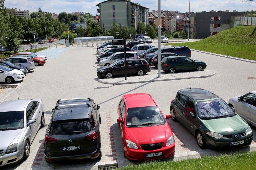 Parking park&ride przy pętli tramwajowej w Kurdwanowie