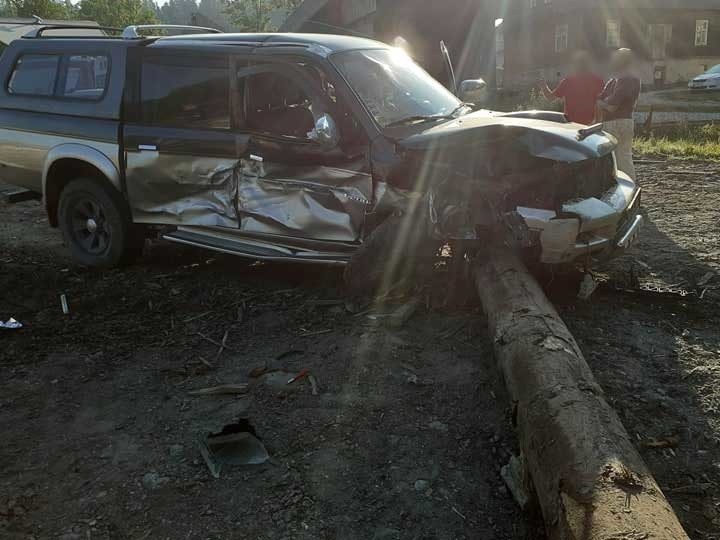 Orawka. Terenówka wjechała w... tartak. Kierowca trafił do szpitala