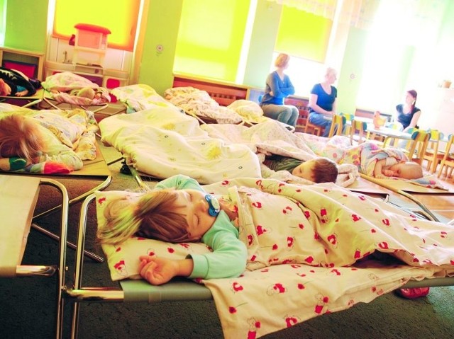 Grupa żłobkowa w Niepublicznym Przedszkolu &#8222;Mały artysta&#8221; w Łomży liczy ponad 20 maluchów. Dziećmi opiekuje się wychowawczyni, pielęgniarka i trzy opiekunki.