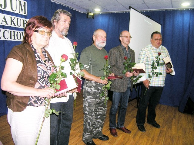 Artur Jakubowski (pierwszy z prawej) jest m.in. organizatorem ciekawych festiwali, Mirosław Puszczykowski (drugi z prawej), od lat zajmuje się poezją