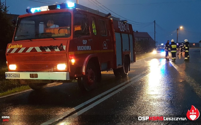 Wypadek w Muchówce pod Bochnią. Potrącenie mężczyzny i 7-letniego dziecka na drodze wojewódzkiej nr 966 