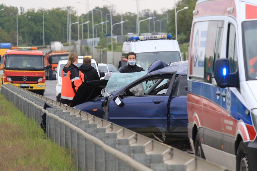 Wrocław: Tragiczny wypadek na obwodnicy śródmiejskiej. Zginął 19-letni Ukrainiec (ZDJĘCIA)