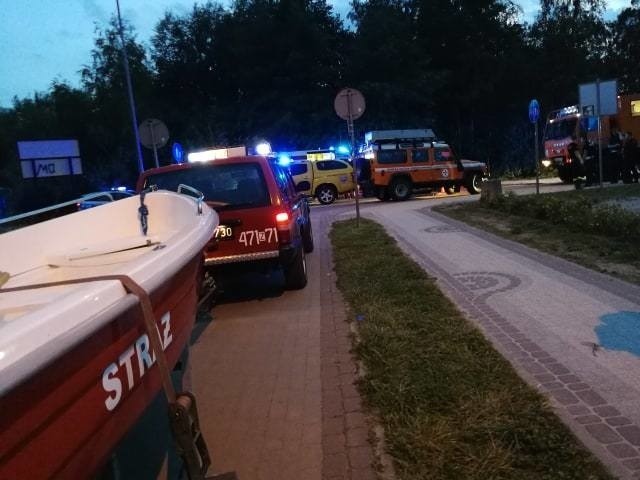 Tragiczny wypadek w Kołobrzegu. Spadochroniarze wpadli do Bałtyku. Dwie osoby nie żyją. Kobiety miały 29 i 33 lata (6.08.2019)