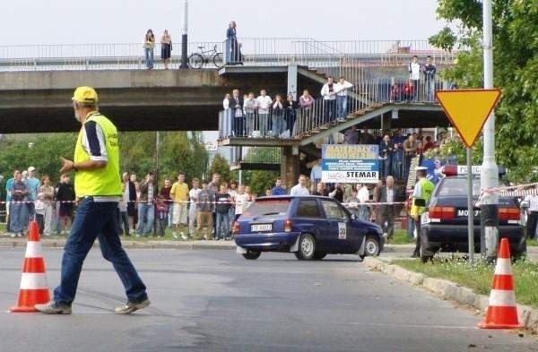 Przyszli zwycięzcy wyruszają na trasę próby medialnej.