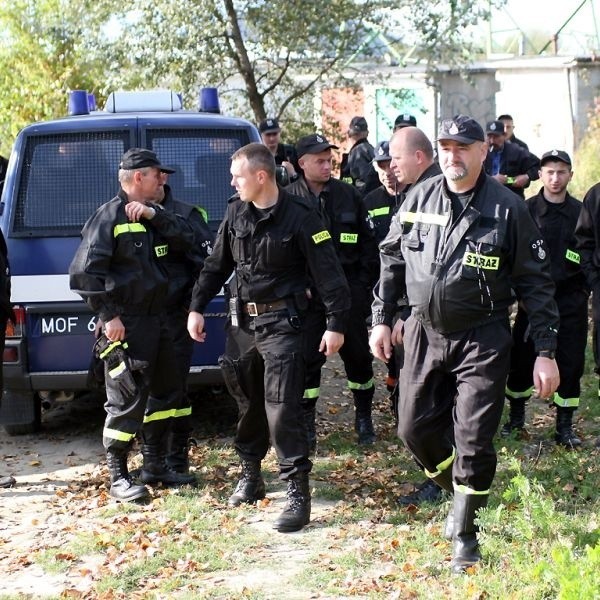 Policjanci i strażacy przeszukiwali wczoraj las zwierzyniecki, nabrzeże Wisły, rejon stawów rybnych w Tarnobrzegu.