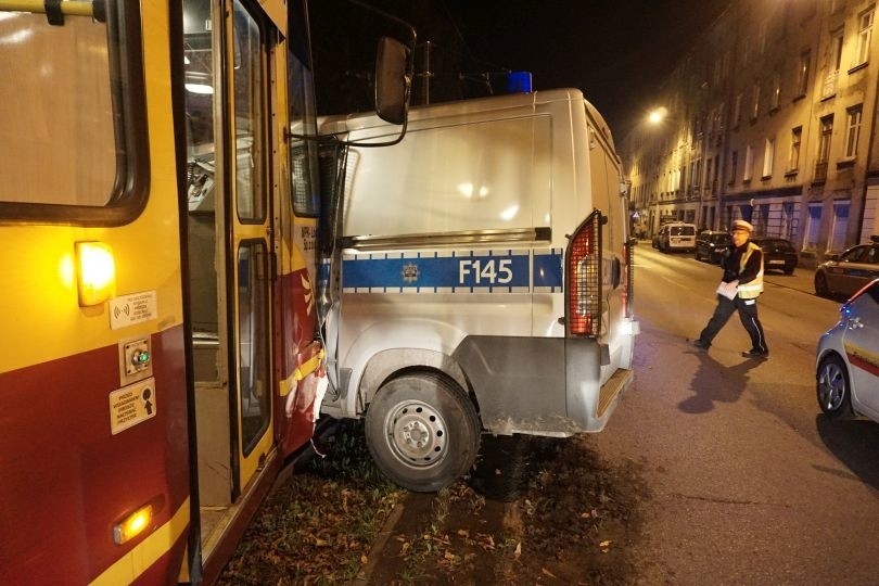 Wypadek - zderzenie tramwaju z radiowozem