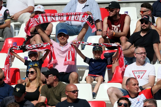 Kibice nie zawiedli i tłumnie stawili się na meczu żużlowym Abramczyk Polonia Bydgoszcz - Orzeł Łódź.Na kolejnych stronach zdjęcia fanów>>>